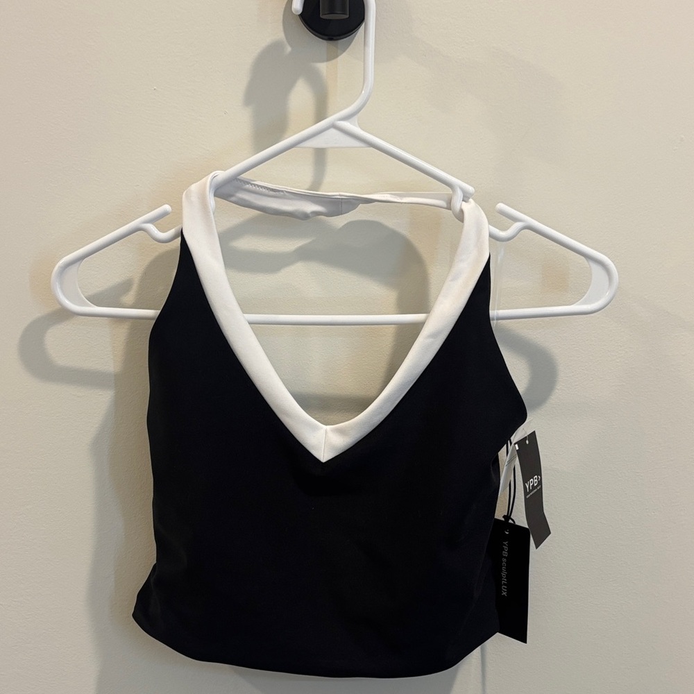Abercrombie YPB Black and White V-Neck Crop Top